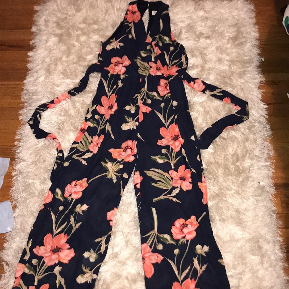 Adorable sleeveless jumpsuit🌺